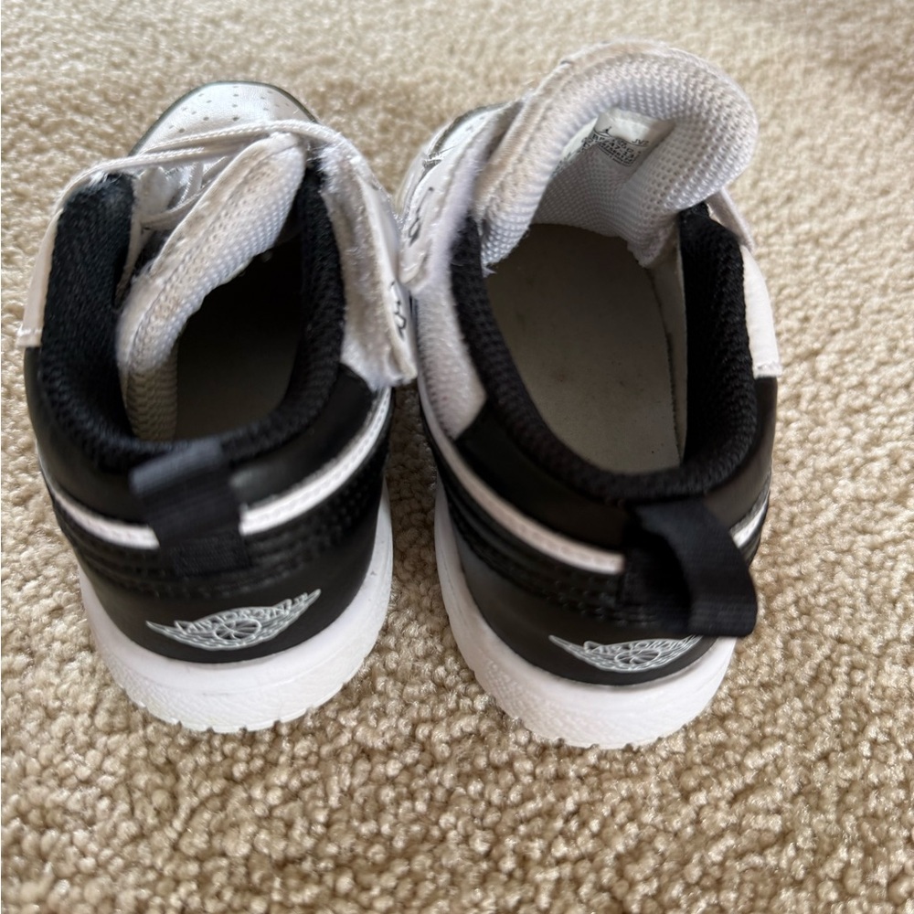 Nike Kids White Sneaker - Picture 2 of 3